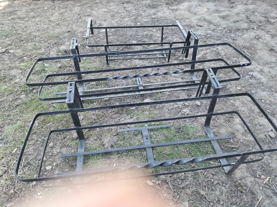 Suporturi metalice giardiniere pentru flori