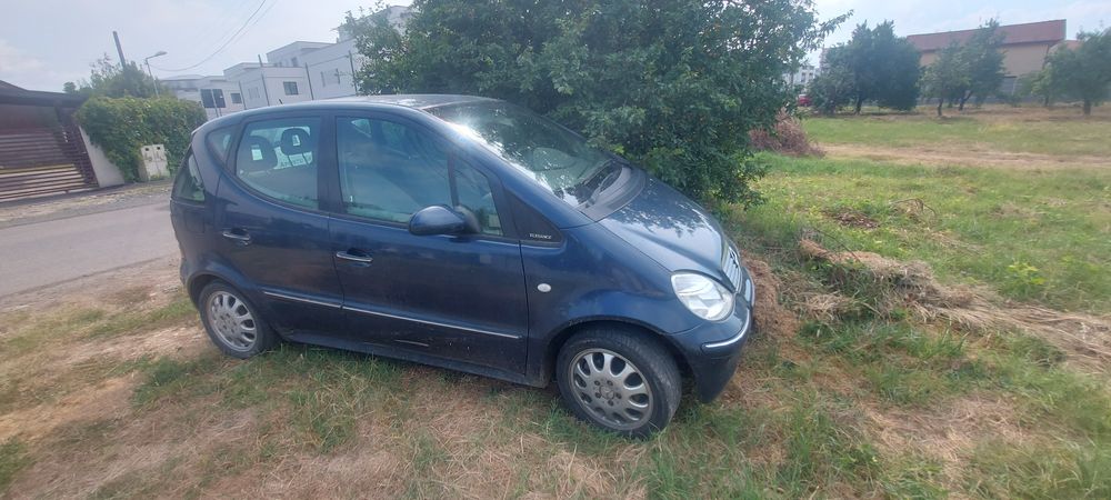 Vând Mercedes-Benz pentru piese mașină merge foarte bine