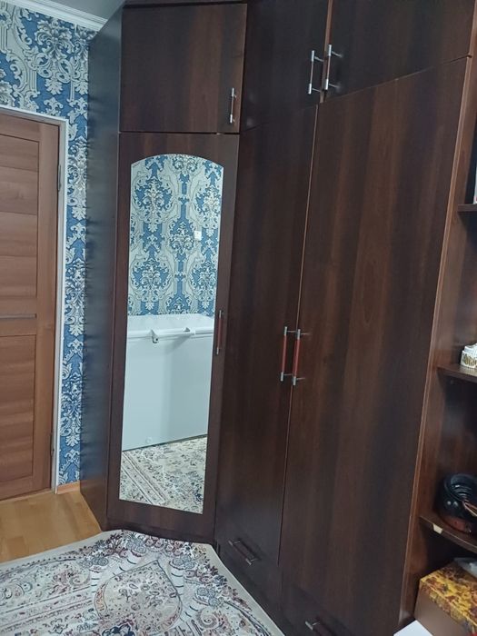 Шифоньер , шкаф.