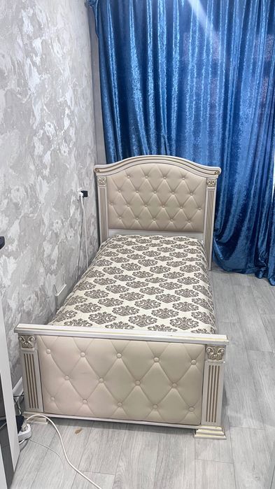 Кровать со шкафом и столом