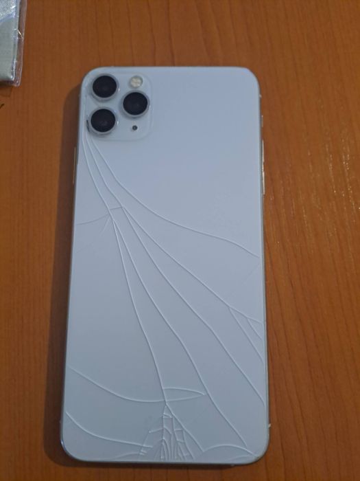 Vand iphone 11 pro max gold