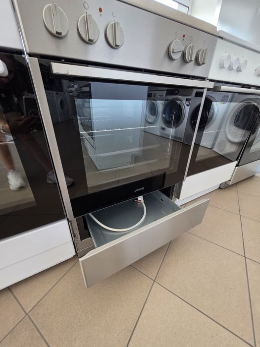 Свободностояща печка с керамични котлони Gorenje