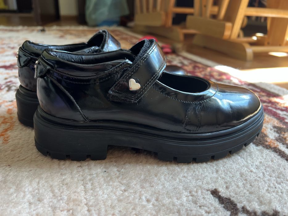 Pantofi negri, Lasocki, piele lacuita, 34