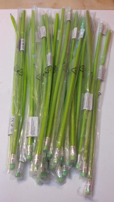 Vand creioane flexibile cu radiera