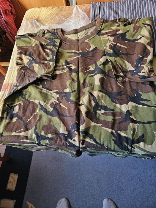 Vind haine de camuflaj și fis