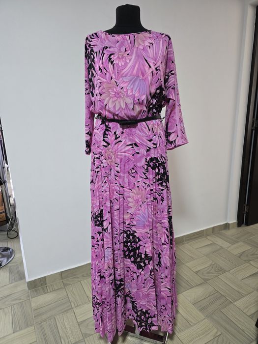 Rochie superba cu pliuri elegante, cordon in talie;