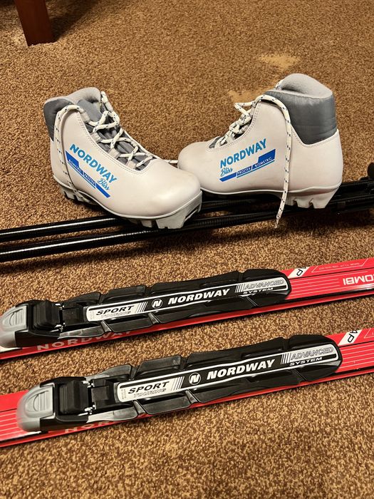 Продам ботинки лыжные