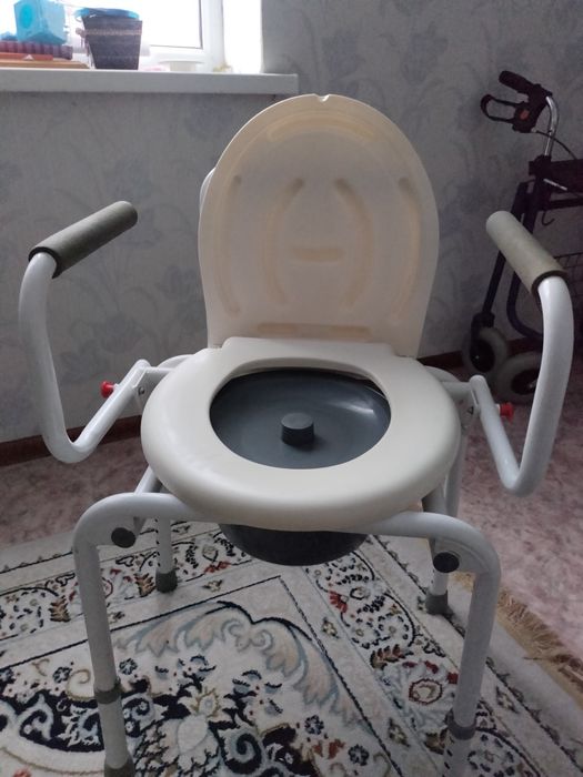 Продам кресло туалет