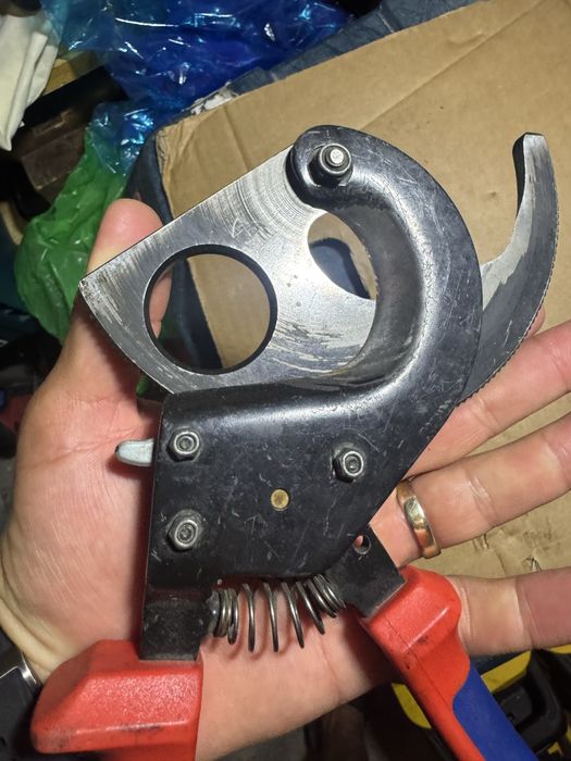 Knipex mare 95 31 280 siguranta blocare lipsa
