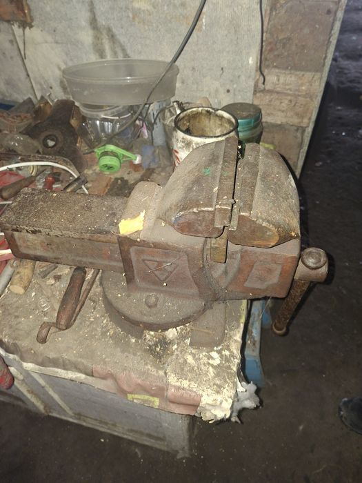 Продам тиски советские