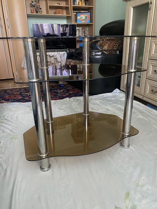 Стеклянная тумбочка