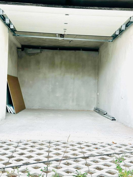 Дава се под наем Гараж / Паркомясто в Търговище, Център - 19 кв.м за 61.2 € - Снимка #1