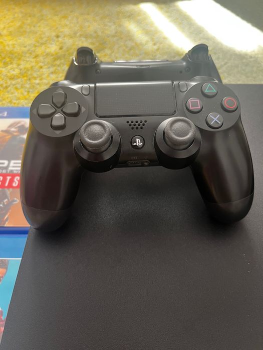 PlayStation 4 PRO 1T cu 3 jocuri