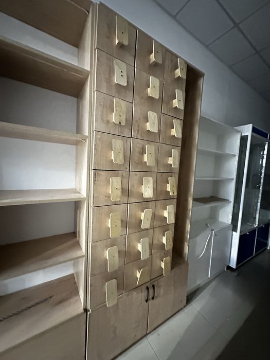 Продам витрину под чехлы шкаф