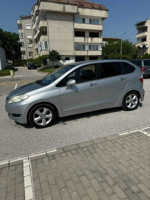 автомобил Honda FR-V 1.7 i-VTEC (125 к.с.) – Газов инжекцион, 6 места, Отлично състояние