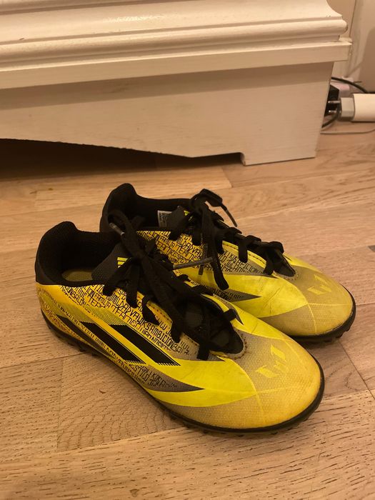 papuci de fotbal sintetic