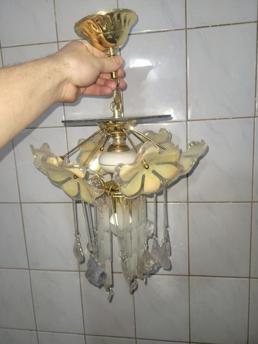 Люстра отдам хорошая