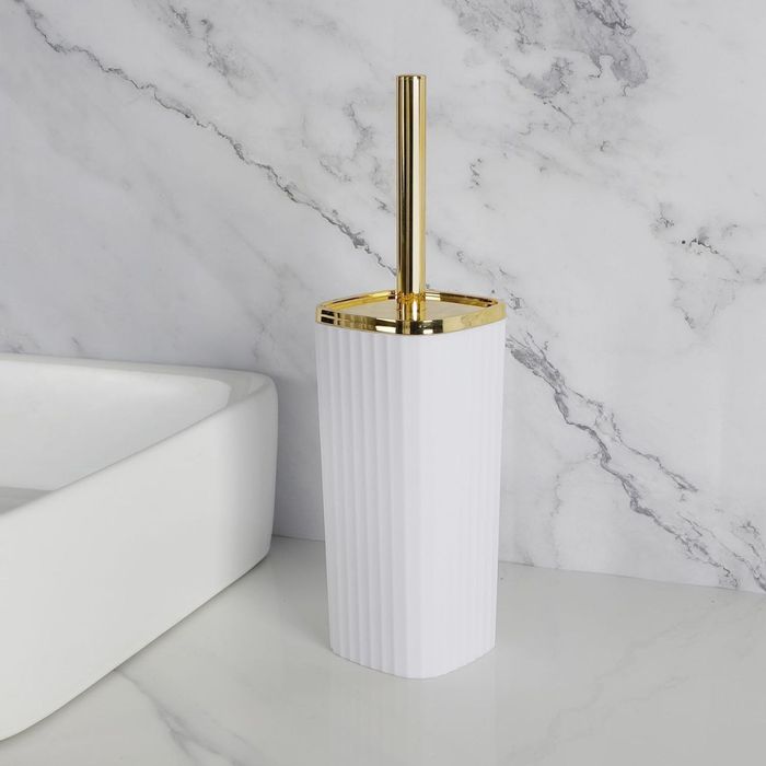 Набор аксессуаров для ванной с золотыми акцентами