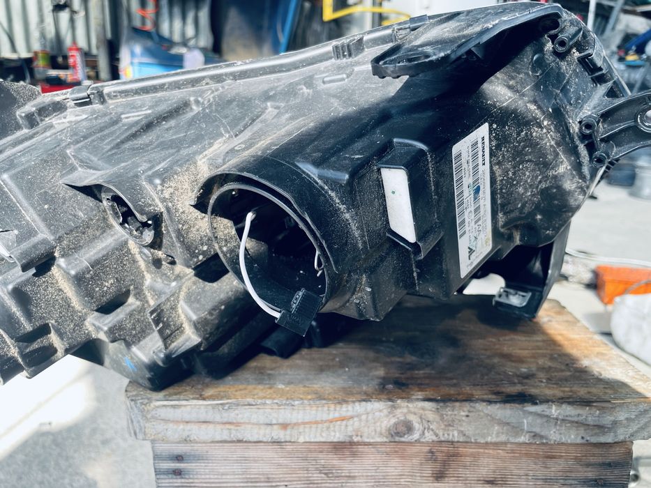 Фар за Dacia Duster