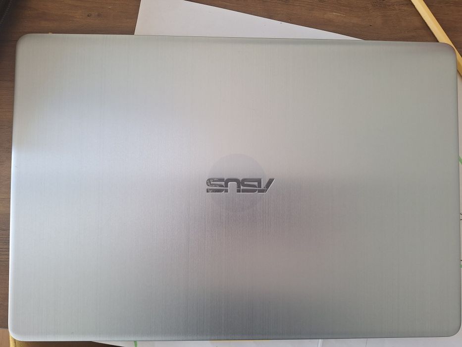 Ultrabook Asus VivoBook 2019 (i5, 8GB RAM, 256 GB SSD)