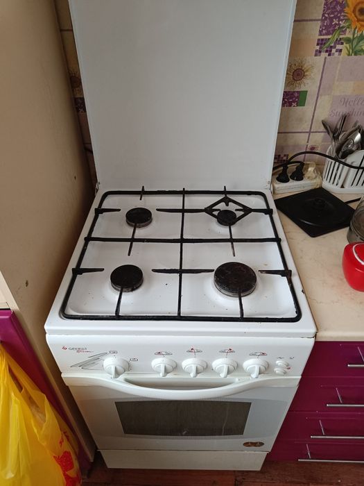 Продам газплиту Гефест.