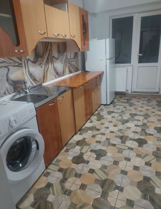 Ofer spre inchiriere apartament 2 camere in centru zona hotel Gorj, etaj 2, mobilat