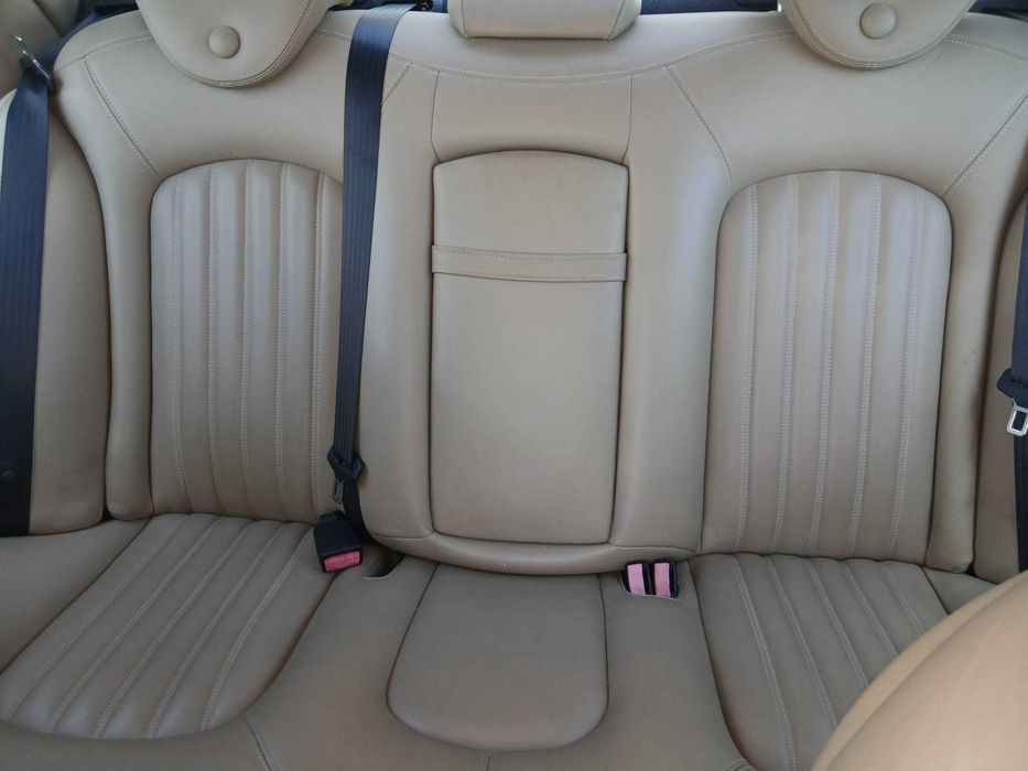 Vand Lancia Teshis,an 2001 .Interiorul e păstrat foarte bine. Încă miroase a nou . E o mașină de colecție cu aprox 40000 km