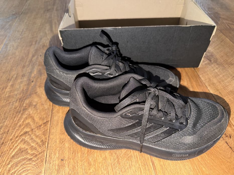 Продам кроссовки Adidas новые