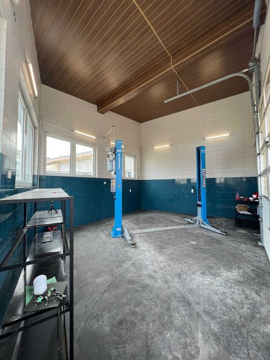 Închiriez garaj cu elevator auto Targoviste