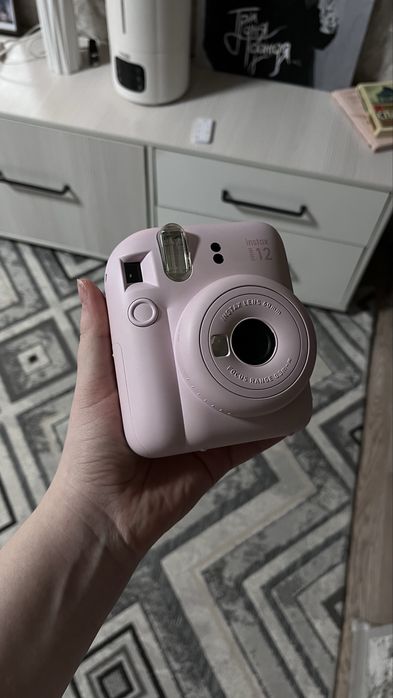 Продам новый Instax mini 12
