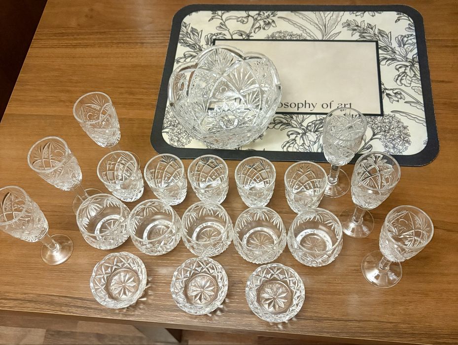 Продам хрустальные /рюмки /стопки/креманки/салатники