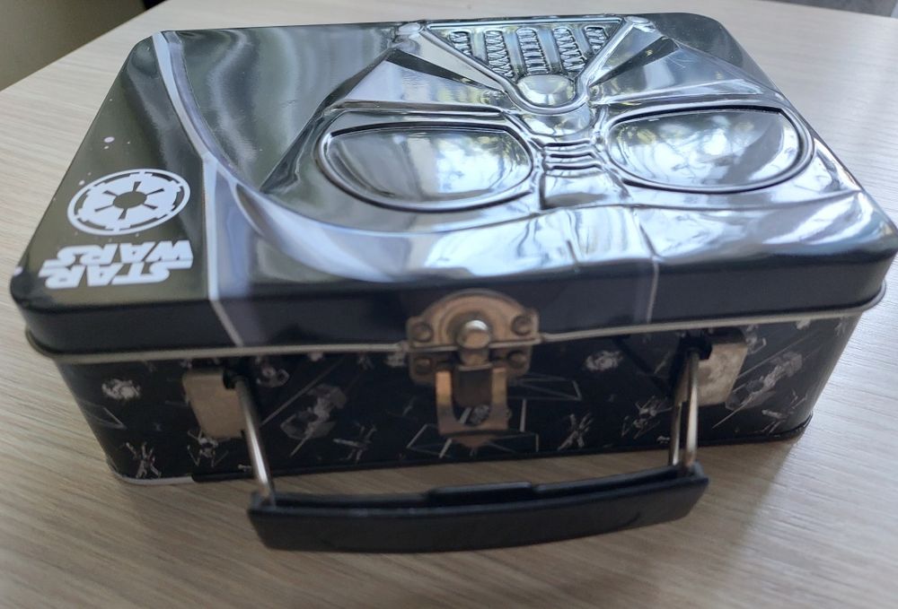 Cutii depozitare/gustare  Star Wars plastic și metalică