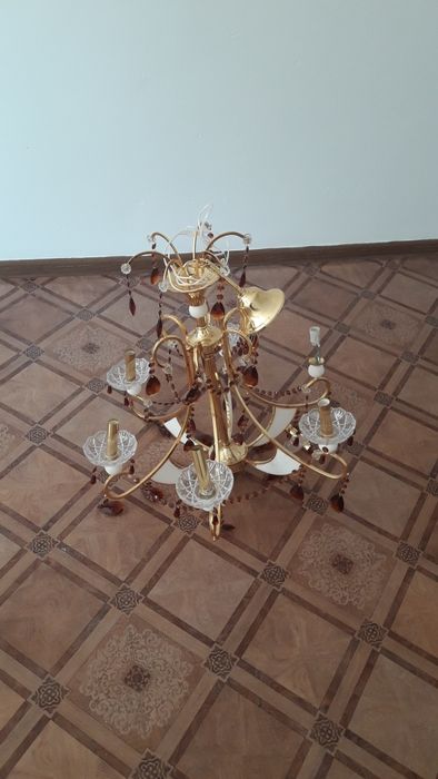 Люстра в хорошем состоянии