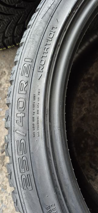 4 anvelope iarna Nokian 255/40/21.Pretul este pe bucata.