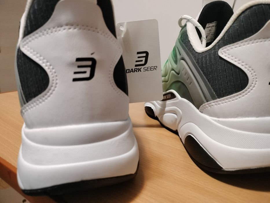 Adidași Dark Seer