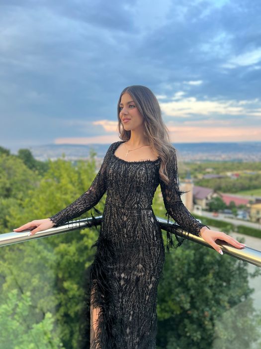 Vând rochie neagră lungă bijuterie potrivită pentru nașa sau banchet