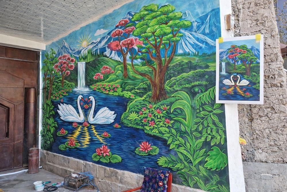 devorlarga rasm chizish. Rassom