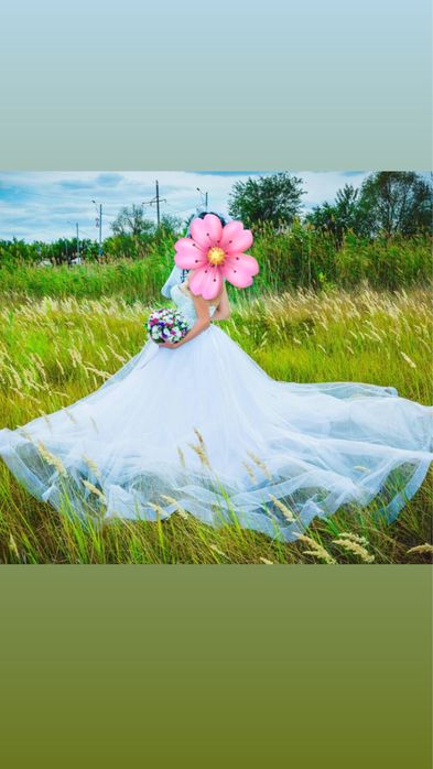 Шикарное свадебное платье ручной  работы