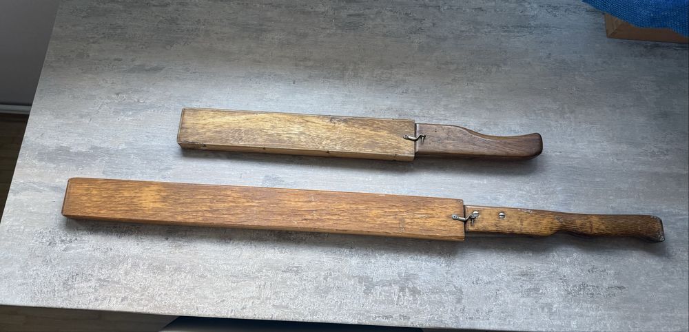 Doua macete , lucrate manual