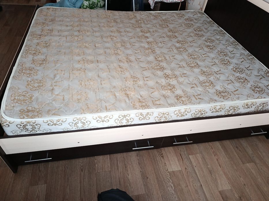 Срочно продам кровать недорого