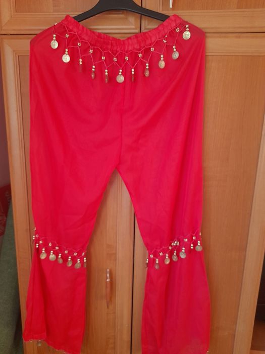 Vând pantalon cu maieu pt dansat