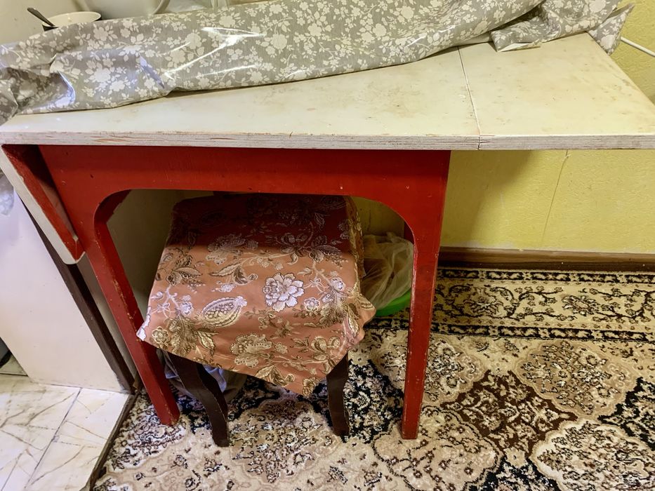 Срочно продам стол бу.