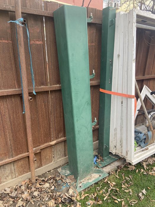 Poarta garaj / curte cu balamale.