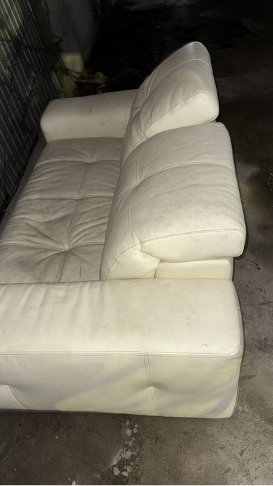 Диван кожанный продаю