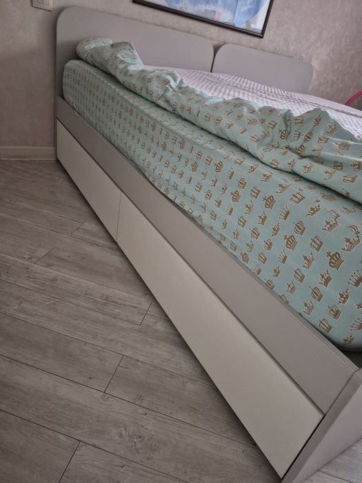 Продам 2 односпальные кровати с матрасами