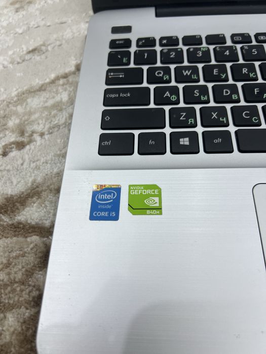 Срочно продаю ноутбук asus i5