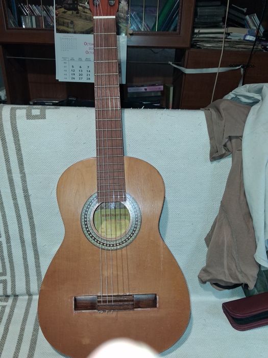 Chitară vintage, anii 60, Reghin, exponat