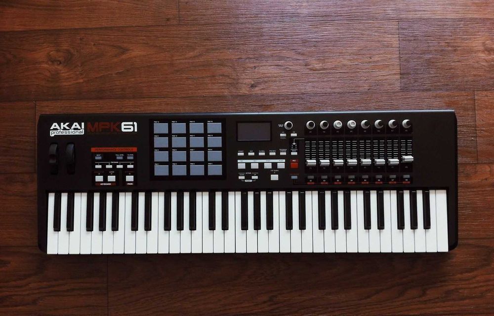 AKAI MPK61 - MIDI Controller