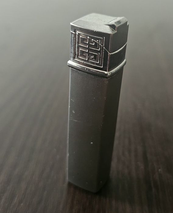 Brichetă givenchi 1600