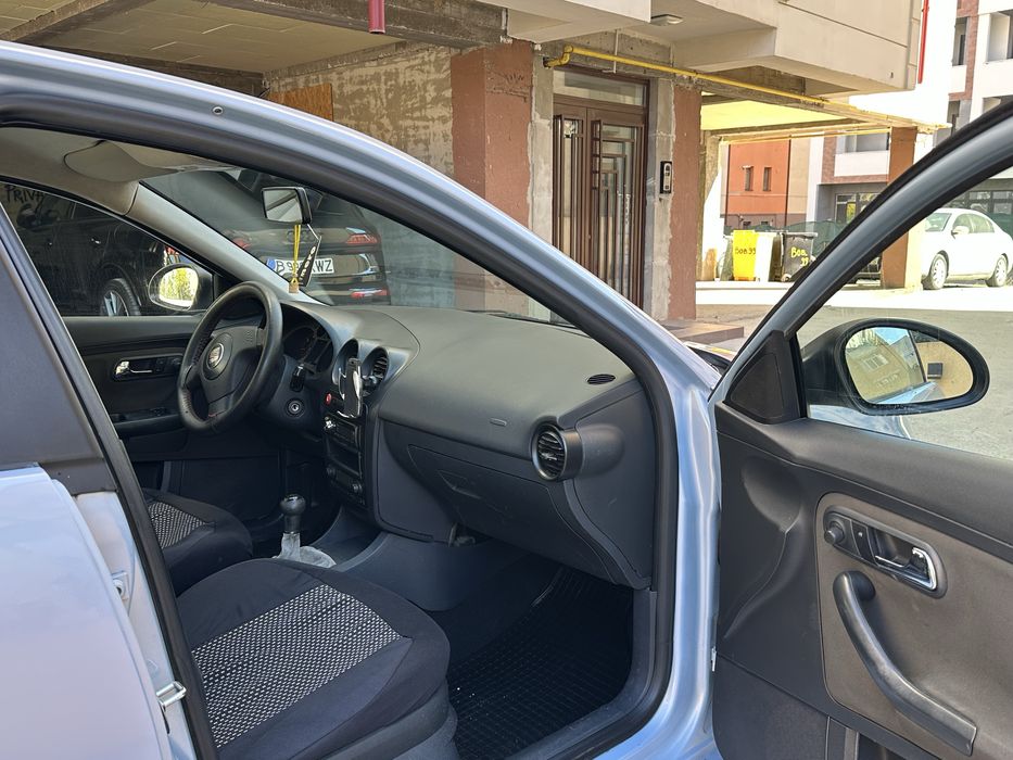 Vând Seat Ibiza { 2007 } 1.2 Benzină